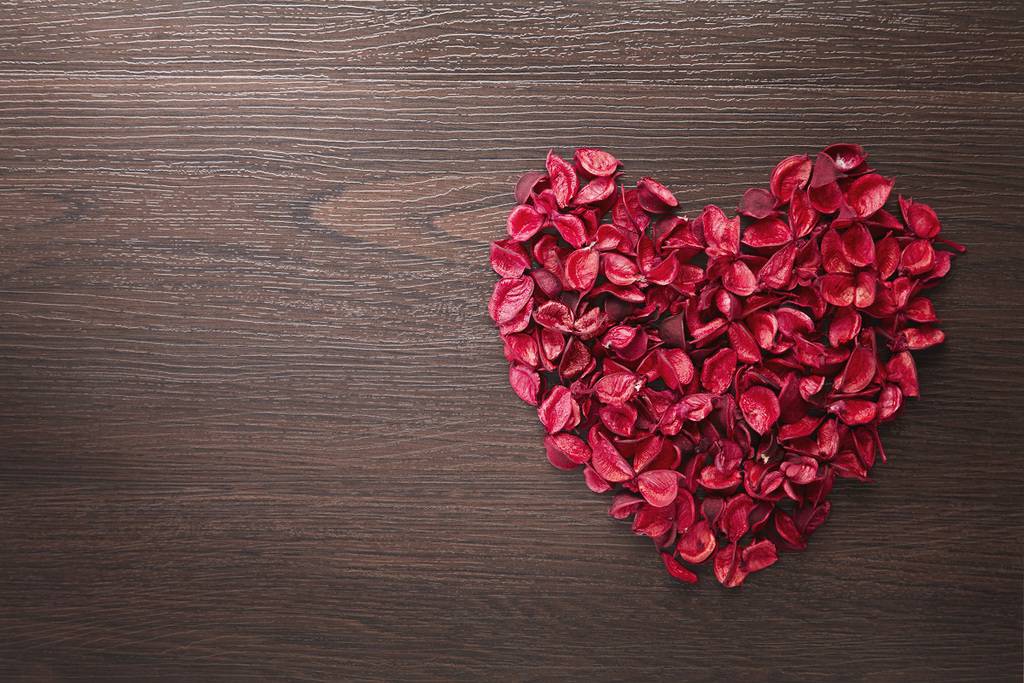 Heart made of dried roses